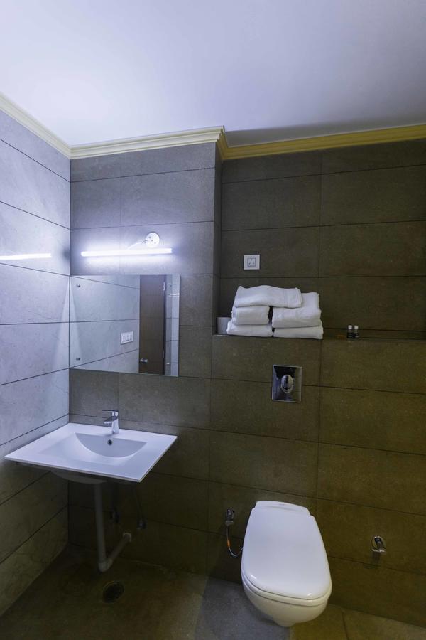 Hotel Kings Regency Drang Экстерьер фото